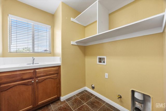 5803 Penn Station Lane, Bakersfield, CA 93311