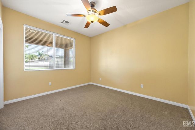 5803 Penn Station Lane, Bakersfield, CA 93311