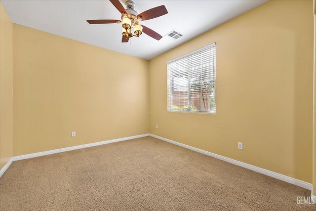 5803 Penn Station Lane, Bakersfield, CA 93311