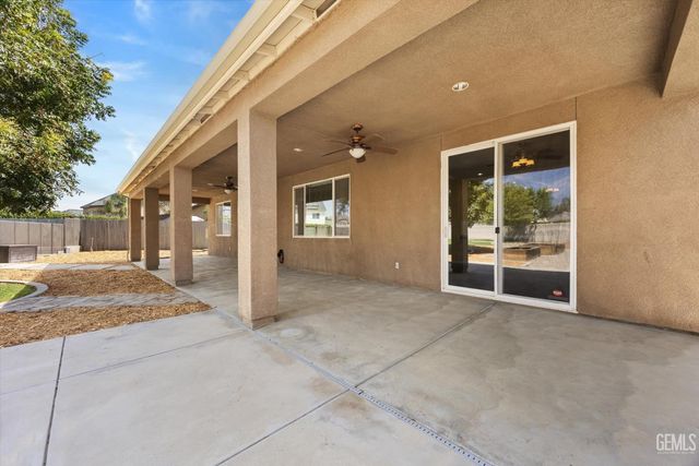 5803 Penn Station Lane, Bakersfield, CA 93311