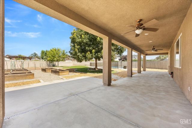 5803 Penn Station Lane, Bakersfield, CA 93311