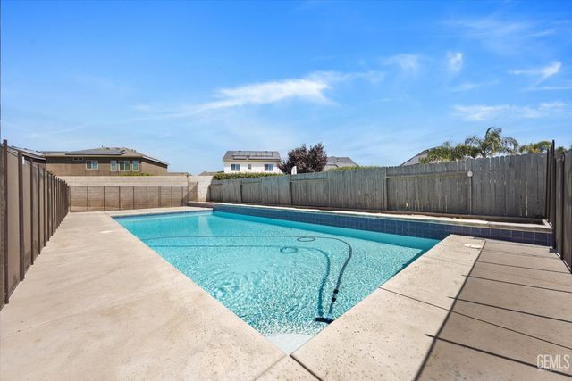 5803 Penn Station Lane, Bakersfield, CA 93311