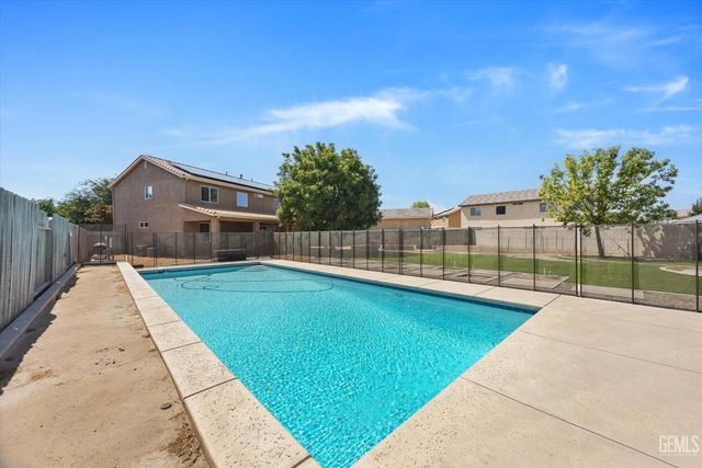 5803 Penn Station Lane, Bakersfield, CA 93311