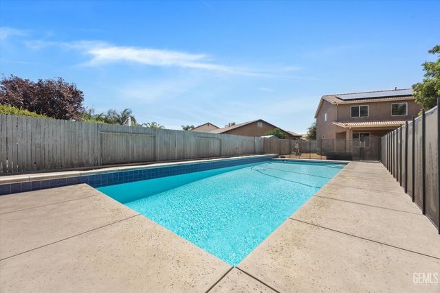 5803 Penn Station Lane, Bakersfield, CA 93311