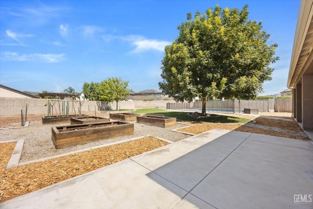 5803 Penn Station Lane, Bakersfield, CA 93311