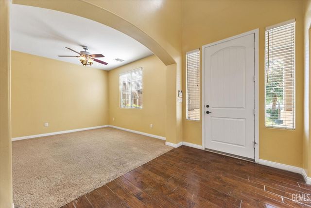5803 Penn Station Lane, Bakersfield, CA 93311