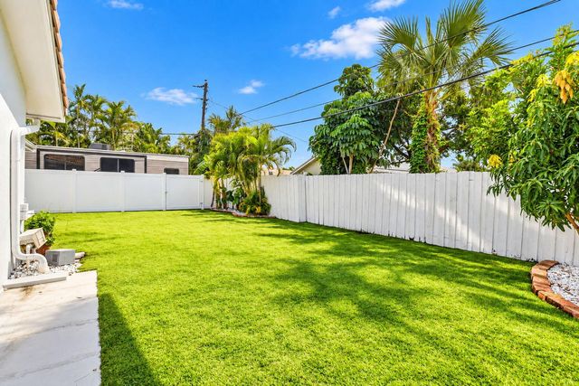 214 NE 25th Street, Boca Raton, FL 33431