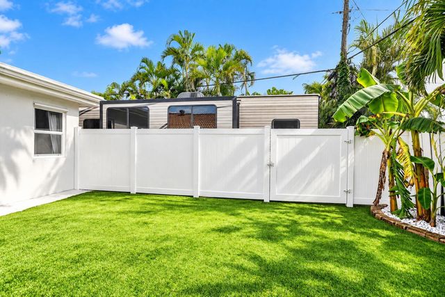 214 NE 25th Street, Boca Raton, FL 33431