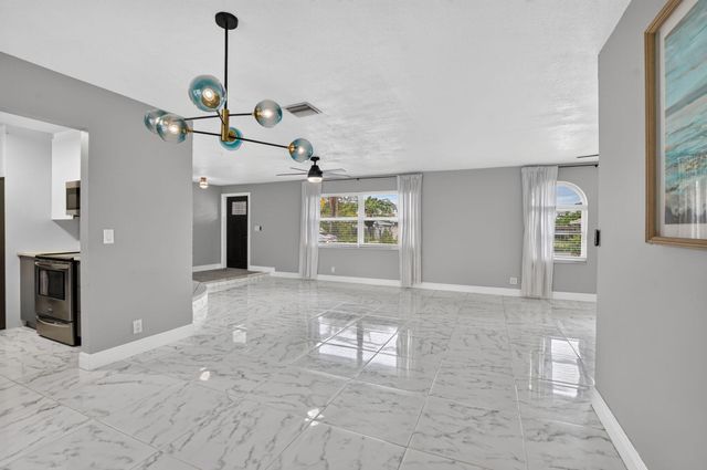 214 NE 25th Street, Boca Raton, FL 33431
