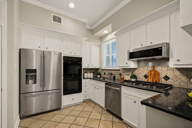 1723 Nantucket Drive, Houston, TX 77057