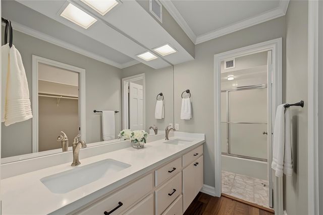 1723 Nantucket Drive, Houston, TX 77057