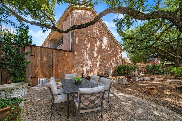 1723 Nantucket Drive, Houston, TX 77057