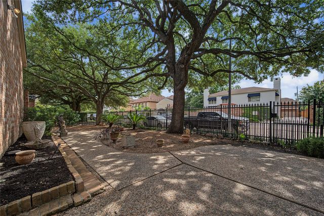 1723 Nantucket Drive, Houston, TX 77057