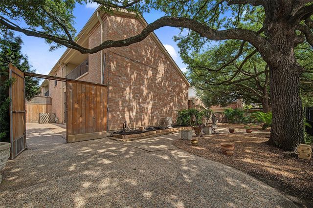 1723 Nantucket Drive, Houston, TX 77057