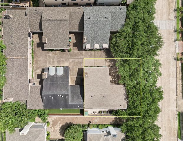 1723 Nantucket Drive, Houston, TX 77057