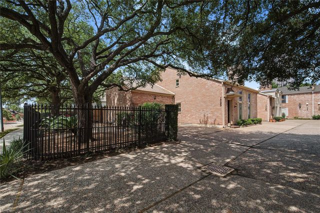 1723 Nantucket Drive, Houston, TX 77057