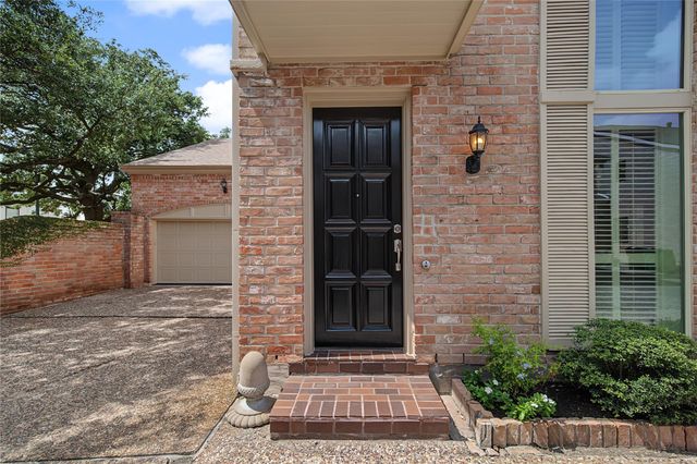 1723 Nantucket Drive, Houston, TX 77057