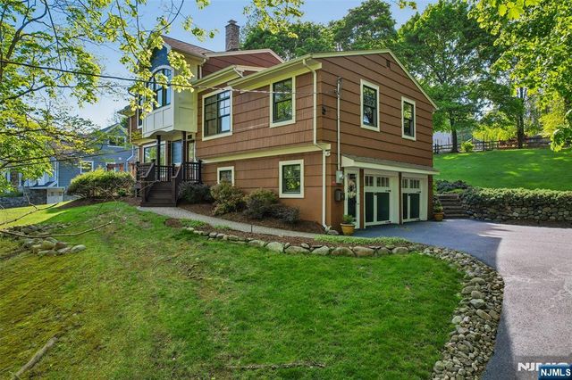 95 Knollton Road, Allendale, NJ 07401