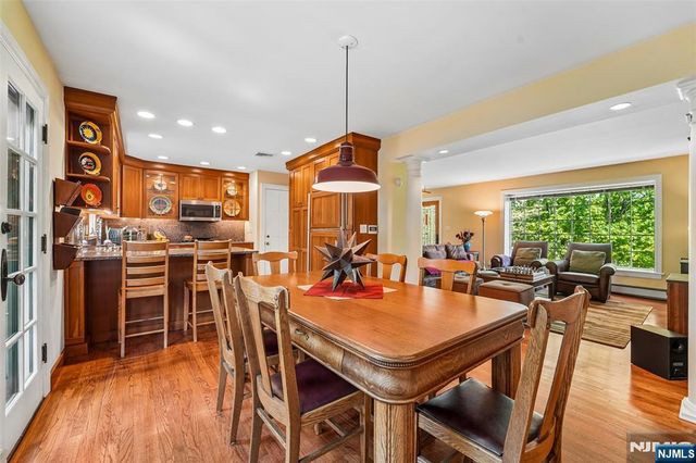 95 Knollton Road, Allendale, NJ 07401