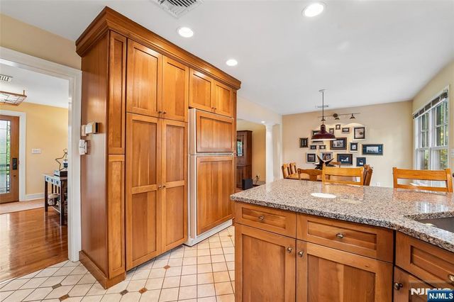 95 Knollton Road, Allendale, NJ 07401