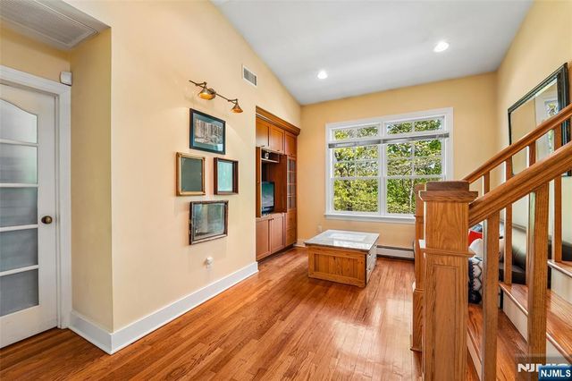 95 Knollton Road, Allendale, NJ 07401