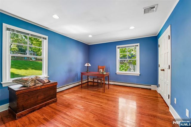 95 Knollton Road, Allendale, NJ 07401