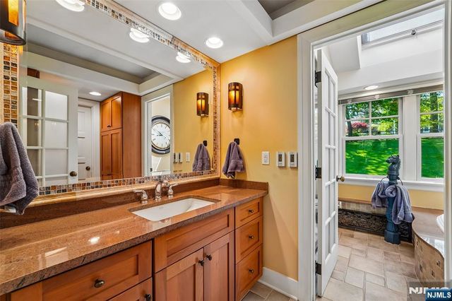 95 Knollton Road, Allendale, NJ 07401