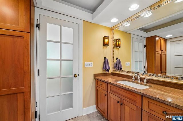 95 Knollton Road, Allendale, NJ 07401