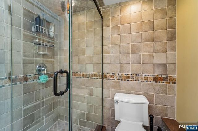 95 Knollton Road, Allendale, NJ 07401