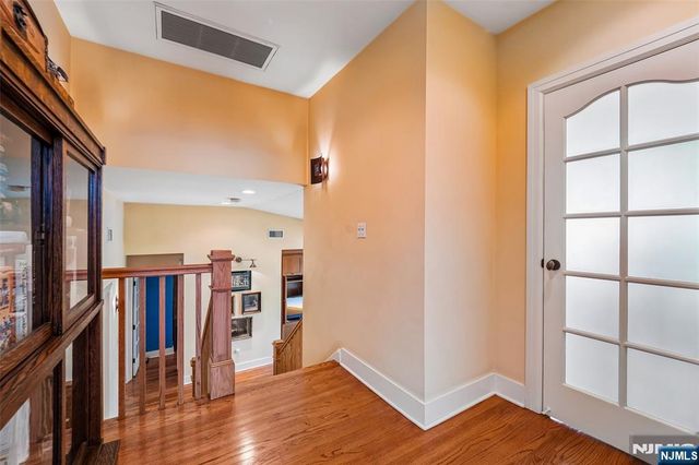 95 Knollton Road, Allendale, NJ 07401