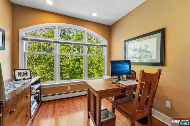95 Knollton Road, Allendale, NJ 07401