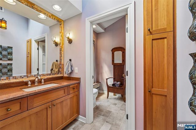 95 Knollton Road, Allendale, NJ 07401