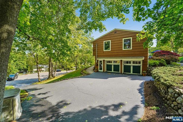 95 Knollton Road, Allendale, NJ 07401