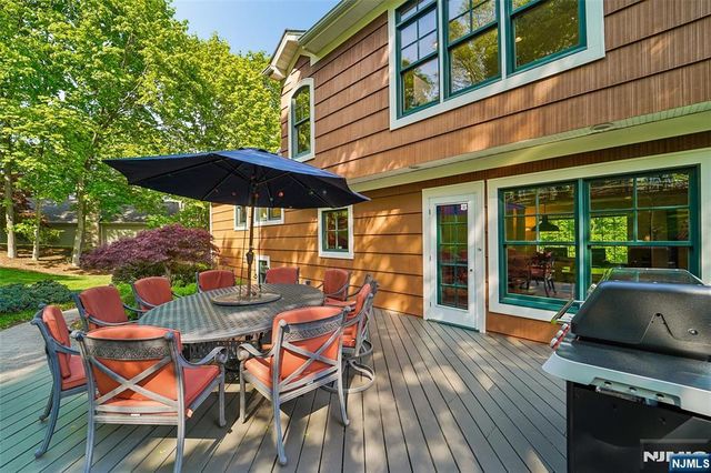 95 Knollton Road, Allendale, NJ 07401
