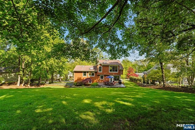 95 Knollton Road, Allendale, NJ 07401
