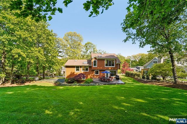 95 Knollton Road, Allendale, NJ 07401