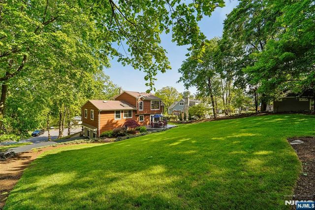 95 Knollton Road, Allendale, NJ 07401