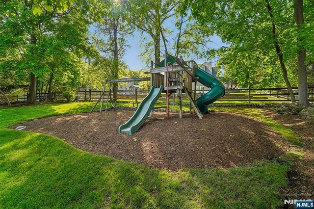 95 Knollton Road, Allendale, NJ 07401