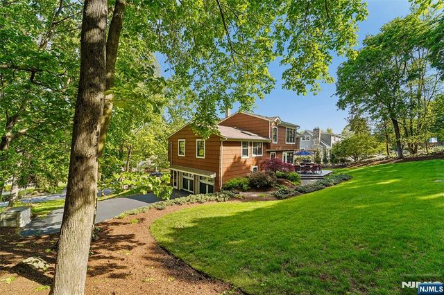 95 Knollton Road, Allendale, NJ 07401