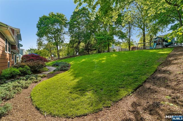 95 Knollton Road, Allendale, NJ 07401