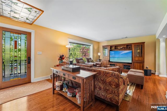 95 Knollton Road, Allendale, NJ 07401