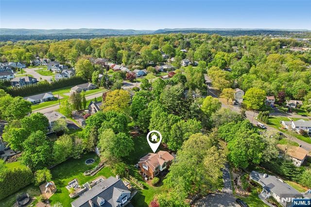 95 Knollton Road, Allendale, NJ 07401