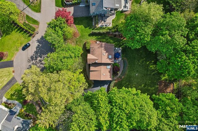 95 Knollton Road, Allendale, NJ 07401