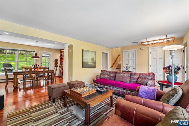95 Knollton Road, Allendale, NJ 07401