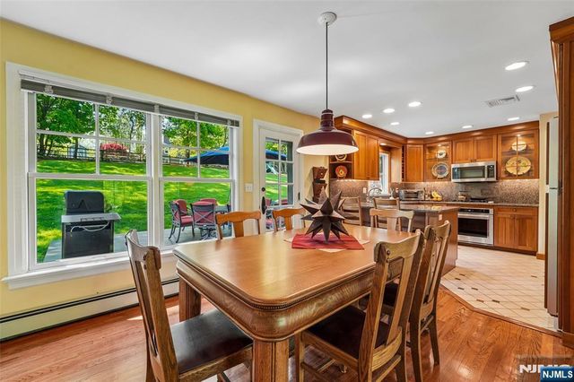 95 Knollton Road, Allendale, NJ 07401
