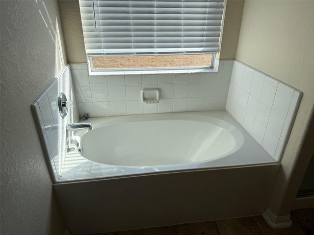 4015 East Teal Estates Circle, Fresno, TX 77545