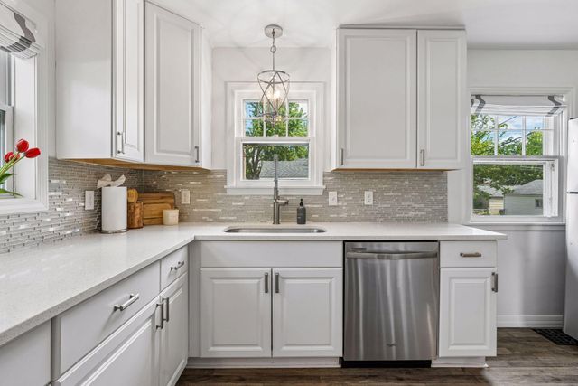 1877 Graham Avenue, Saint Paul, MN 55116
