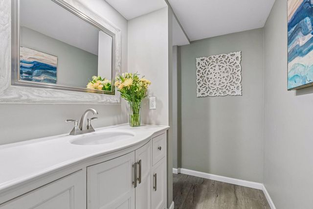 1877 Graham Avenue, Saint Paul, MN 55116