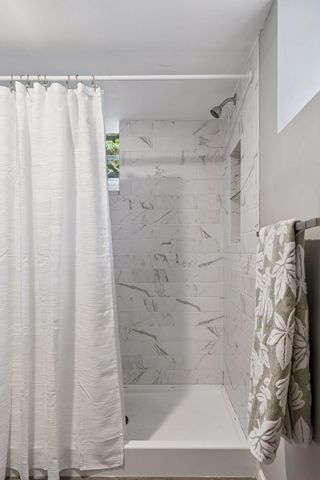 1877 Graham Avenue, Saint Paul, MN 55116
