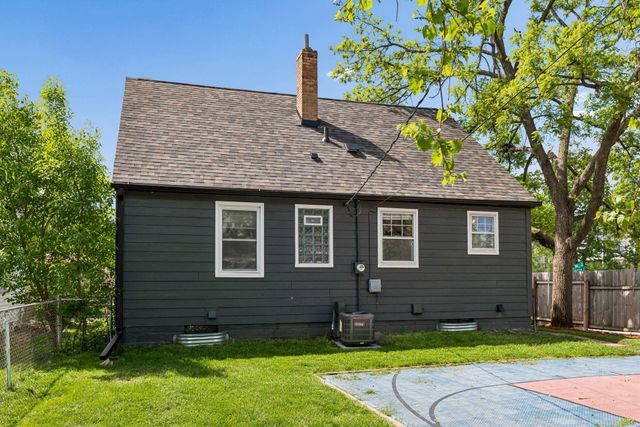 1877 Graham Avenue, Saint Paul, MN 55116